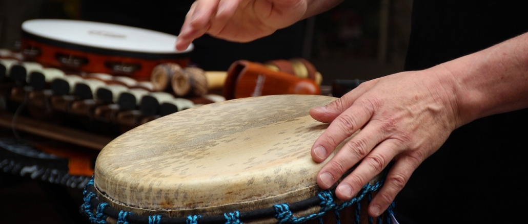 Djembe drum. Hands playing drum. Credit: Leo_65 / Pixabay